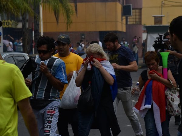 Manifestantes son reprimidos cerca del Palacio de Gobierno | Paraguay en Noticias
