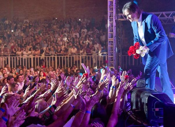 Suman localidades para show de Roberto Carlos