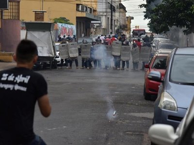 Manifestantes provocaron a uniformados, dice ministro del Interior | Paraguay en Noticias