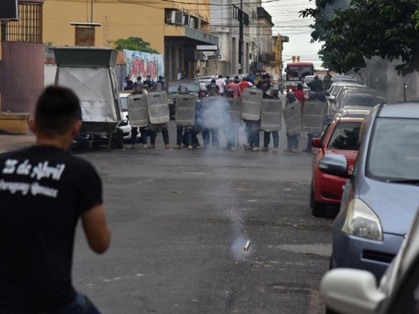 Manifestantes provocaron a uniformados, dice ministro del Interior | Paraguay en Noticias