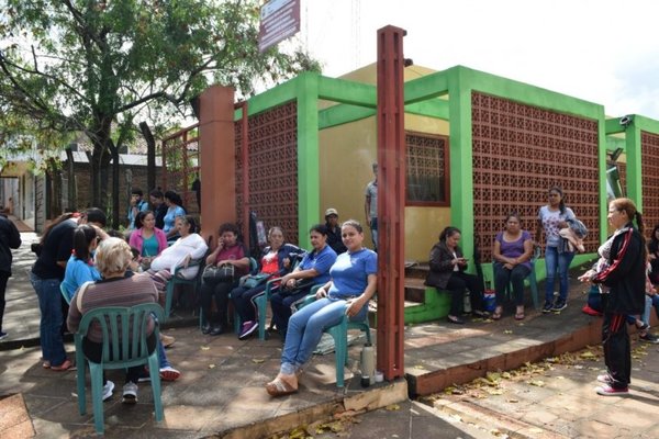 Segundo día de sentata de trabajadores docentes | Paraguay en Noticias