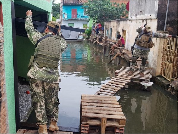Detienen a un hombre con cocaína y arma de fuego en zona inundada | Paraguay en Noticias