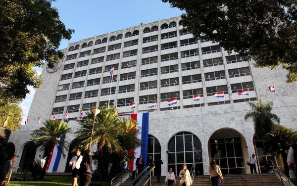 HOY / Procesado fue al Palacio de Justicia, sintió dolor de pecho, falta de aire y luego murió