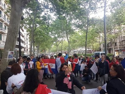 Paraguayos en el exterior se manifestaron a favor del desbloqueo | Paraguay en Noticias 