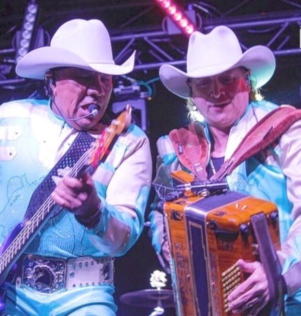 Ex Bronco se lanzó contra Lupe Esparza