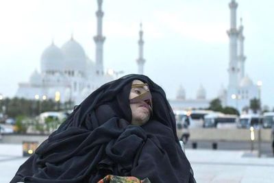 Una mujer emiratí despierta del coma
