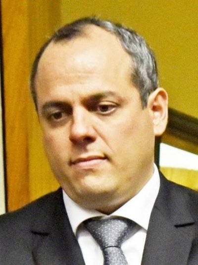 Hombre de Velázquez toma el mando en la Contraloría - Edicion Impresa - ABC Color