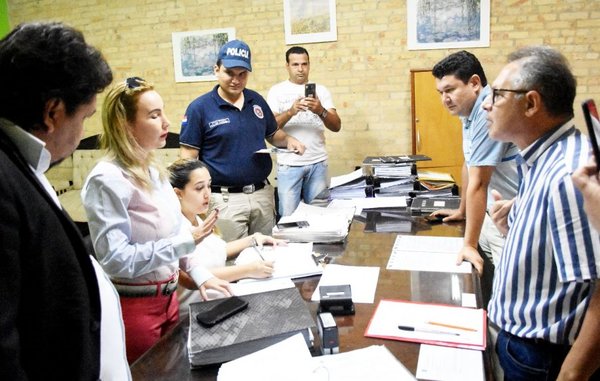 Fiscalas buscan indicios contra clan Zacarías Irún - Edicion Impresa - ABC Color