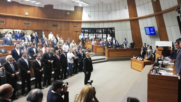 El colorado Camilo Benítez es nuevo Contralor, tras aceptar Diputados la renuncia de García | Paraguay en Noticias