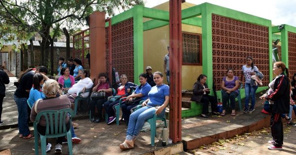 Docentes reclaman con sentata - Edicion Impresa - ABC Color