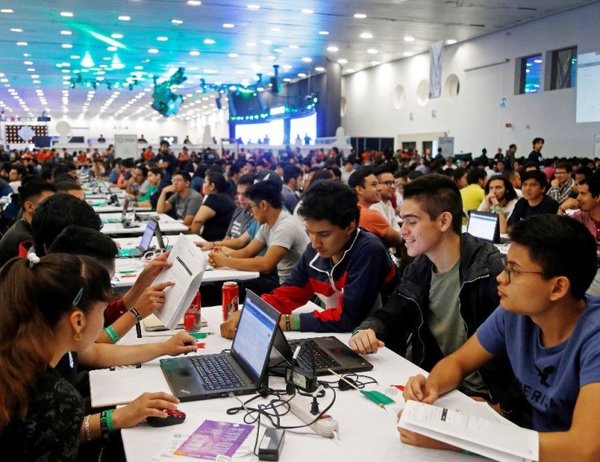 La clase de software más grande del mundo - Edicion Impresa - ABC Color