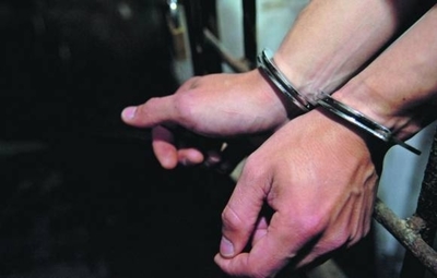 HOY / A punta de puñal, trans llevó a adolescente al baño de bus y abusó de él