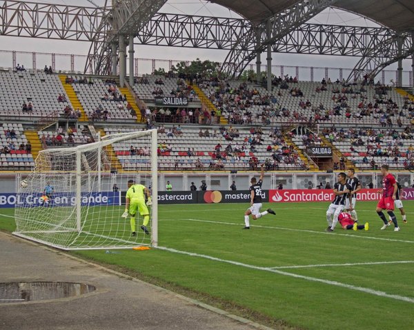 Cerro cayó ante el Zamora y perdió el invicto en la Libertadores | .::Agencia IP::.