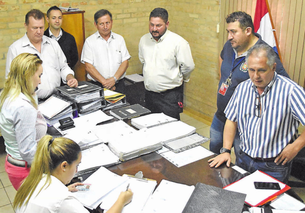 Investigan presunta falsificación de documentos de la Comuna de CDE | Diario Vanguardia 07