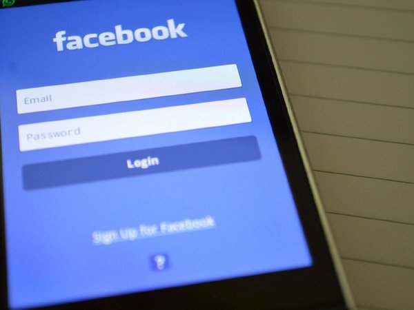 Investigan a Facebook por almacenar correos sin autorización
