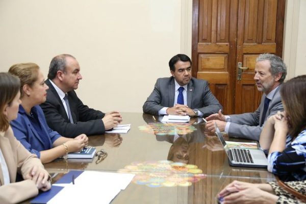 Hacienda coordina proyectos educativos con la UE y el MEC - ADN Paraguayo