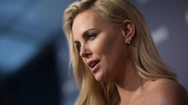 HOY / Charlize Theron: "¿Está cerca una mujer presidenta en EE.UU.? Ya vamos tarde"