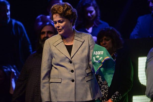 Rousseff afirma en Argentina que Lula encarna la rebelión del pueblo brasileño