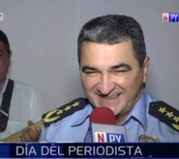 Comandante agasaja a periodistas - Paraguay.com