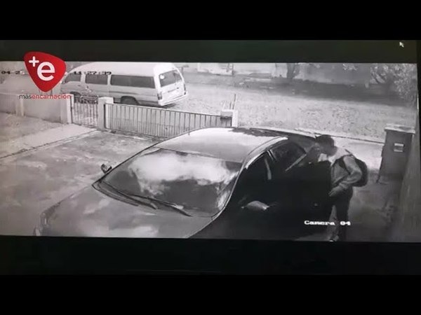 HURTAN DINERO DEL INTERIOR DE AUTOMÓVIL