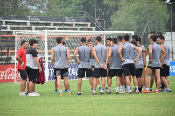 Plantel “militar” concentra luego del partido - Deportes - ABC Color