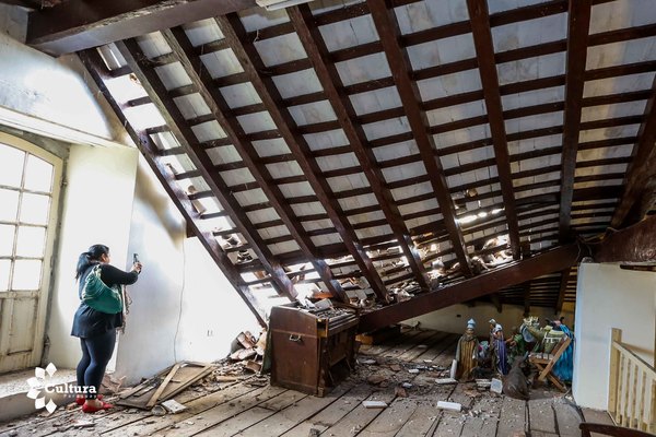 Técnicos de la SNC verifican daños en la iglesia de Paraguarí   | .::Agencia IP::.