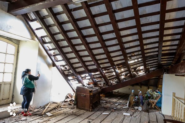 Técnicos de la SNC verifican daños en la iglesia de Paraguarí | .::Agencia IP::.