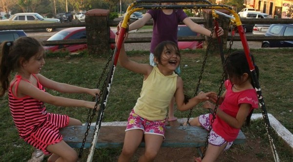 EL JUEGO AL AIRE LIBRE ASEGURA EL CRECIMIENTO DE NIÑOS SANOS