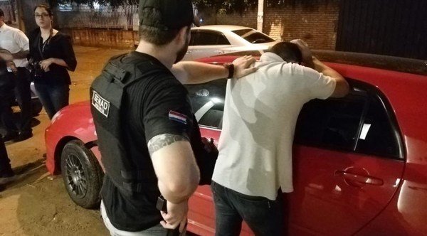 DETIENEN A DIRECTOR DE DETAVE CUANDO RECIBÍA MALETÍN CON DINERO DE COIMA