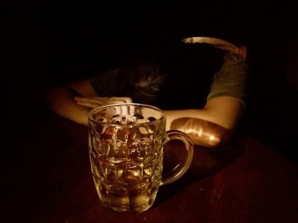 LOS JÓVENES Y EL ALCOHOL, LA DROGA LÍCITA QUE MÁS DAÑA A LA SALUD