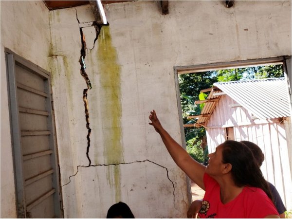Viviendas de MUVH en Brítez Cué, al borde del derrumbe