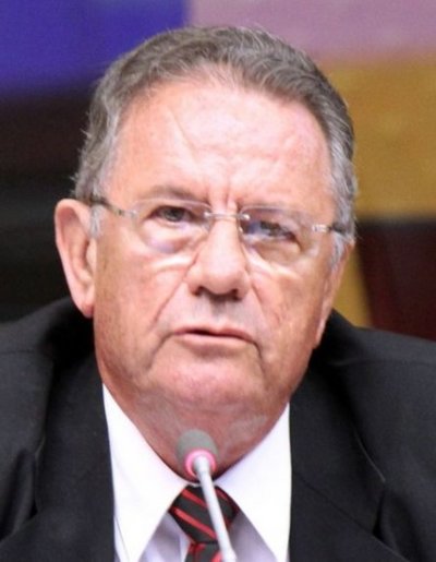 Políticos ponen en venta hasta “media banca” - Edicion Impresa - ABC Color