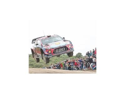 Thierry Neuville vuela al primer lugar