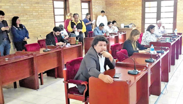 Municipalidad de CDE reduce monto destinado a servicio de ceremonial | Diario Vanguardia 08