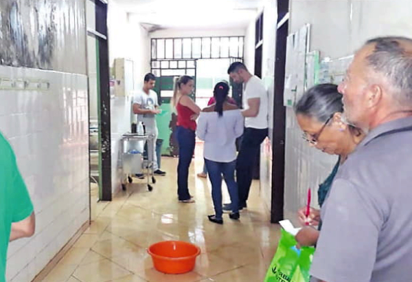 Goteras en hospital de Franco afecta servicios | Diario Vanguardia 08