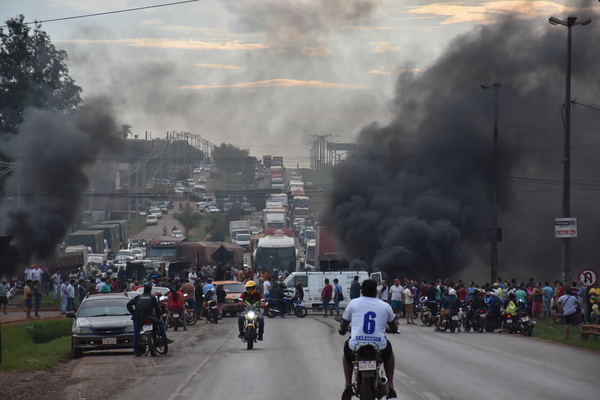 En CDE despejaron la ruta después de 12 horas - ADN Paraguayo