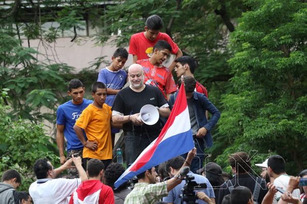 Payo Cubas dice que estarán en la plaza hasta el domingo - ADN Paraguayo