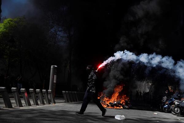 Los chalecos amarillos salen a la calle a desafiar a Macron y sus anuncios | .::Agencia IP::.