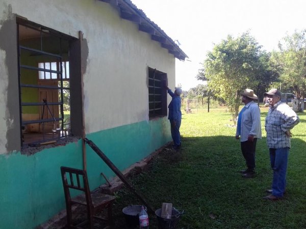 Pobladores reparan capilla en Paso Yobai - Nacionales - ABC Color