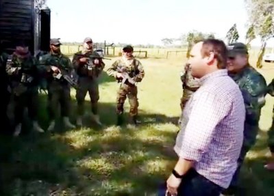 Arenga de López Moreira demuestra injerencia de civiles en Fuerzas Armadas,dicen - 730am - ABC Color