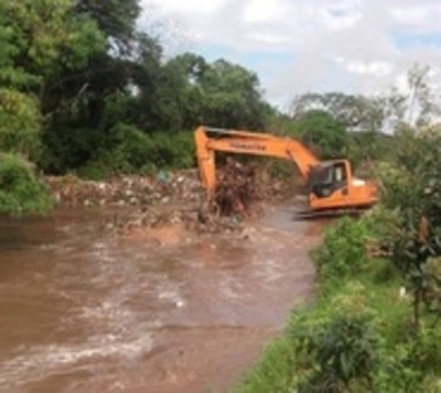 Retiran 15 toneladas de basura domiciliaria de arroyo San Lorenzo - Paraguay.com