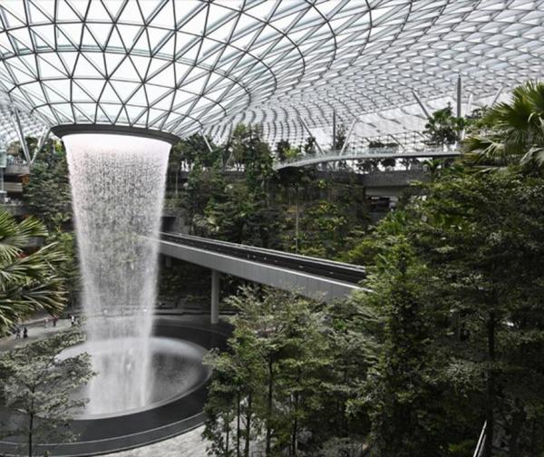 La impresionante cascada del aeropuerto de Singapur