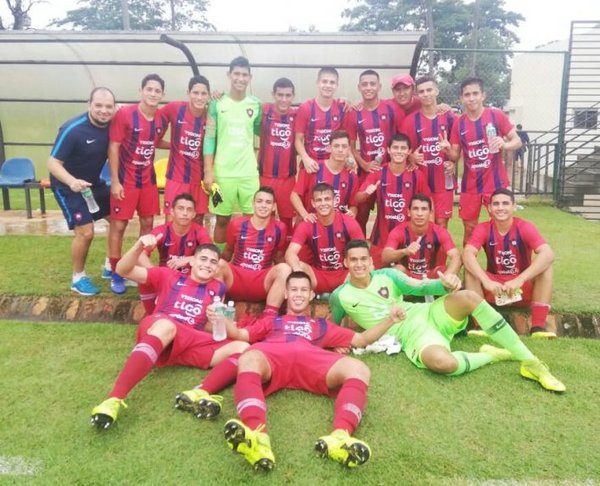 Sub 17: Cerro lidera, Libertad golea | Paraguay en Noticias