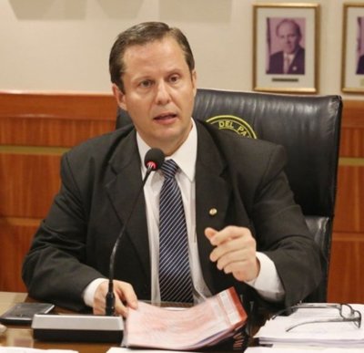 Suspensión de seis meses y reducción de honorarios a abogados chicaneros - Edicion Impresa - ABC Color