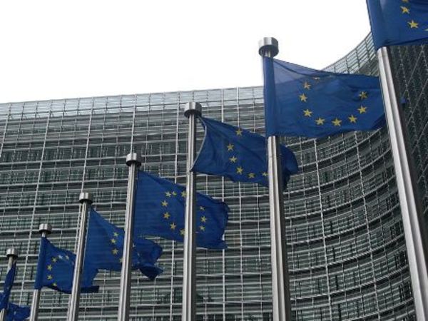 UE lamenta que EE.UU. retire su apoyo al Tratado de la ONU de Comercio Armas | .::Agencia IP::.