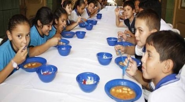 El almuerzo escolar aún no fue analizado por la Junta Municipal - ADN Paraguayo