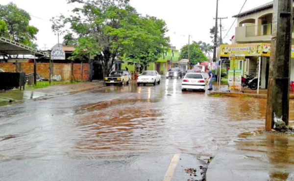 Pavimentación no prevé desagüe, por lo que avenida se inunda - ADN Paraguayo