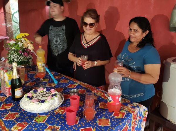Una mujer de Ciudad de Este viajó más de 500 km para festejar su cumpleaños con la madre de Edelio