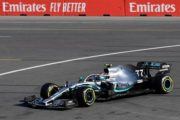 Bottas bate a Hamilton en Azerbaiyán - Deportes - ABC Color