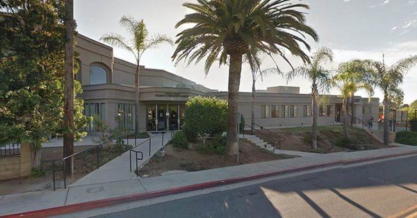 Un muerto y tres heridos en tiroteo en una sinagoga en California